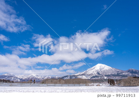冬晴れの磐梯山　冬日和 99711913