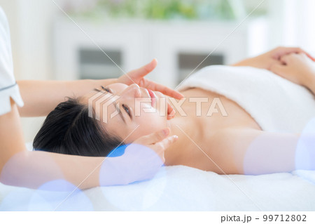 エステ　女性　ビューティー　美容　エステサロン 99712802