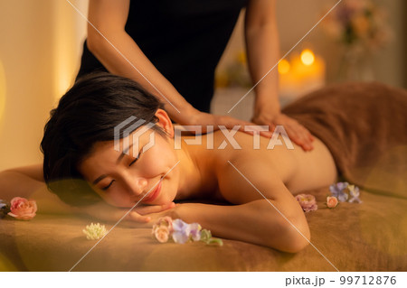 エステ　女性　ビューティー　美容　エステサロン 99712876