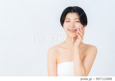 女性　ビューティー　美容　スキンケア 99712886