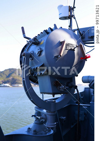 護衛艦の信号探照灯 モールス信号 護衛艦の信号探照灯 モールス信号 99713621