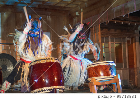 なまはげ太鼓　神楽殿の夜　柴灯祭り　秋田県男鹿半島 99713831