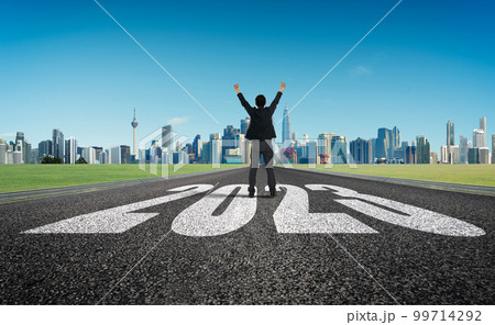 Businessmen hail coming to prosperous city in 2023 99714292