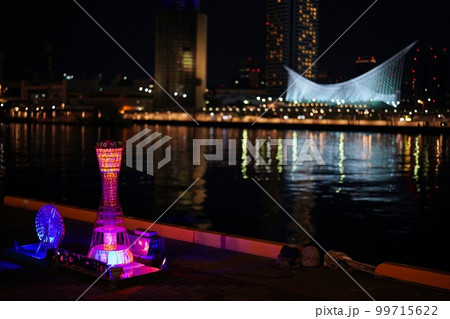 神戸 -小さなポートタワーと神戸の夜景- 99715622