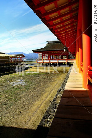 海に浮かぶ神殿… 安芸の宮島・厳島神社 99716670
