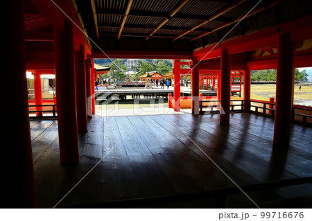海に浮かぶ神殿… 安芸の宮島・厳島神社 海に浮かぶ神殿… 安芸の宮島・厳島神社 99716676