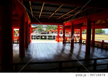 海に浮かぶ神殿… 安芸の宮島・厳島神社 99716678