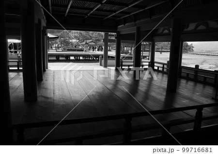 海に浮かぶ神殿… 安芸の宮島・厳島神社 海に浮かぶ神殿… 安芸の宮島・厳島神社 99716681