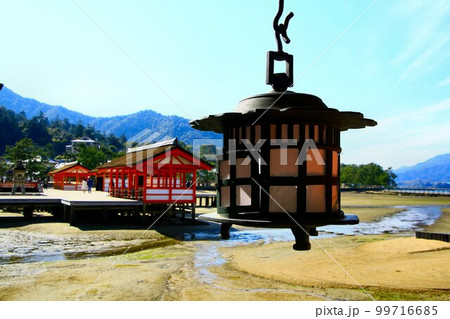 海に浮かぶ神殿… 安芸の宮島・厳島神社 海に浮かぶ神殿… 安芸の宮島・厳島神社 99716685