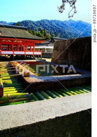 海に浮かぶ神殿… 安芸の宮島・厳島神社 海に浮かぶ神殿… 安芸の宮島・厳島神社 99716697