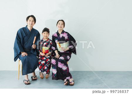 浴衣の小学生の女の子 浴衣の小学生の女の子 99716837