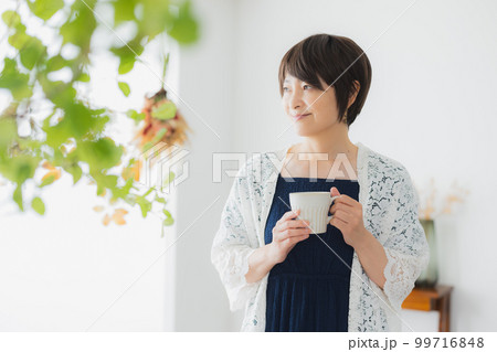 ミドル女性 ライフスタイル ミドル女性 ライフスタイル 99716848
