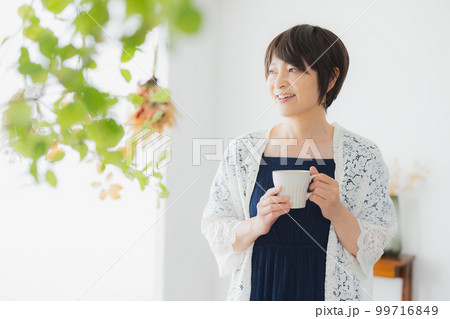 ミドル女性　ライフスタイル　　 99716849