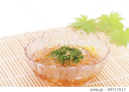 ところてん　心太　西伊豆産の天草　明るい背景 99717017