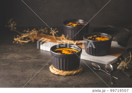 Bowls with Creme brulee Bowls with Creme brulee 99719507
