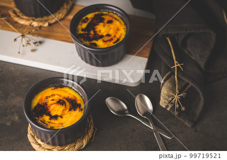 Bowls with Creme brulee Bowls with Creme brulee 99719521