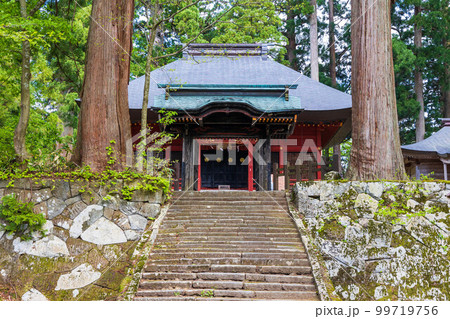 山形鶴岡の初夏　新緑の羽黒山・出羽神社　東照社 99719756