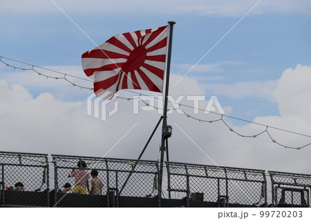 海上自衛隊の補給艦ましゅうの軍艦旗 海上自衛隊の補給艦ましゅうの軍艦旗 99720203