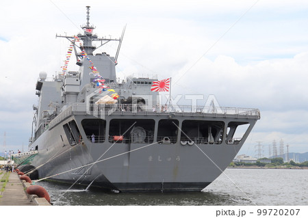 海上自衛隊の補給艦ましゅうの艦尾 99720207