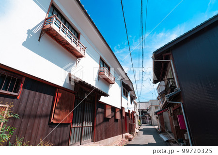 【重要伝統的建造物群保存地区】鞆町 長屋と路地の風景4 広島県福山市 【重要伝統的建造物群保存地区】鞆町 長屋と路地の風景4 広島県福山市 99720325