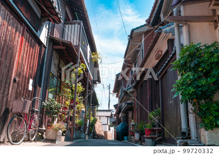 【重要伝統的建造物群保存地区】鞆町 初秋の路地の風景7 広島県福山市 【重要伝統的建造物群保存地区】鞆町 初秋の路地の風景7 広島県福山市 99720332