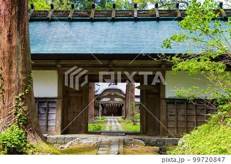 山形鶴岡の初夏　新緑の羽黒山・出羽三山神社　斎館 99720847