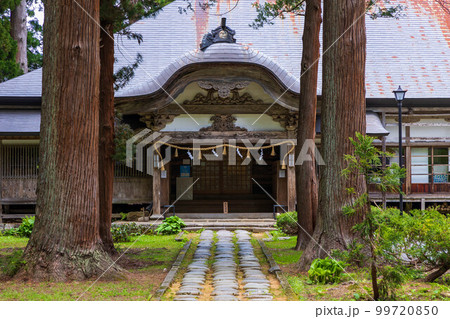 山形鶴岡の初夏　新緑の羽黒山・出羽三山神社　斎館 99720850
