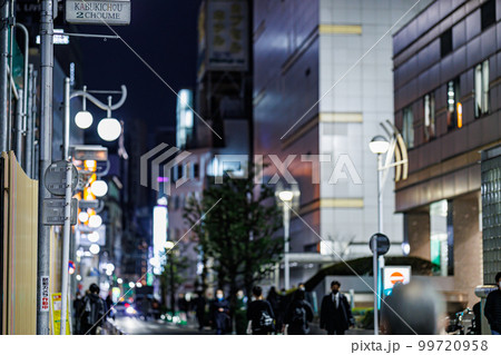 夜の歌舞伎町2丁目　大久保病院付近　立ちんぼ 99720958