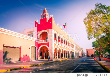Merida, Mexico. Plaza Grande, beautiful spanish colonial city in Yucatan Peninsula. 99721743