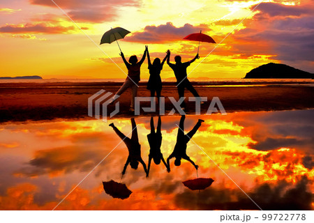 四国・父母ヶ浜・写真を撮れば、誰もが主人公になれる魔法の砂浜の眺め・香川県　三豊市(1b) 99722778