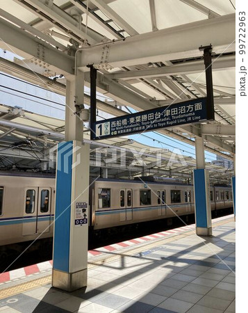 東京地下鉄(東京メトロ)東西線の「浦安駅」 東京地下鉄(東京メトロ)東西線の「浦安駅」 99722963