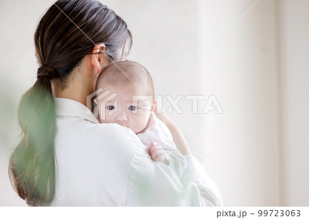 赤ちゃんとママ 抱っこ 赤ちゃんとママ 抱っこ 99723063