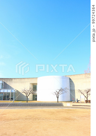 清須市、清須市立図書館の風景 99724364