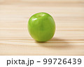 緑色の蜜棗の実 99726439