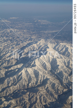 冬の日本本州縦断、空撮、JALジャルで飛ぶ花巻空港~大阪伊丹空港、東北の雪山、北アルプス、佐渡島 冬の日本本州縦断、空撮、JALジャルで飛ぶ花巻空港~大阪伊丹空港、東北の雪山、北アルプス、佐渡島 99726493