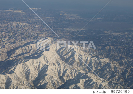 冬の日本本州縦断、空撮、JALジャルで飛ぶ花巻空港~大阪伊丹空港、東北の雪山、北アルプス、佐渡島 冬の日本本州縦断、空撮、JALジャルで飛ぶ花巻空港~大阪伊丹空港、東北の雪山、北アルプス、佐渡島 99726499