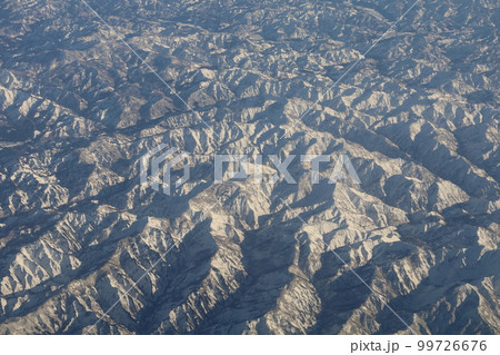 冬の日本本州縦断、空撮、JALジャルで飛ぶ花巻空港~大阪伊丹空港、東北の雪山、北アルプス、佐渡島 冬の日本本州縦断、空撮、JALジャルで飛ぶ花巻空港~大阪伊丹空港、東北の雪山、北アルプス、佐渡島 99726676