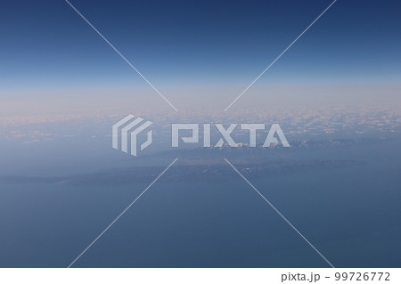 冬の日本本州縦断、空撮、JALジャルで飛ぶ花巻空港～大阪伊丹空港、東北の雪山、北アルプス、佐渡島 99726772
