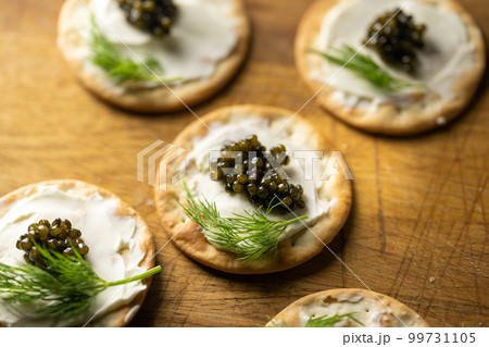 caviar on cracker with cream cheese 99731105