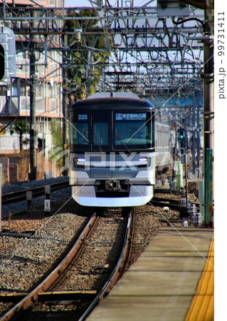 高架化前の春日部駅・地上線を走る地下鉄『日比谷線13000系』 99731411