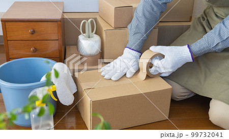 引越しの荷造り・断捨離 イメージ 引越しの荷造り・断捨離 イメージ 99732041