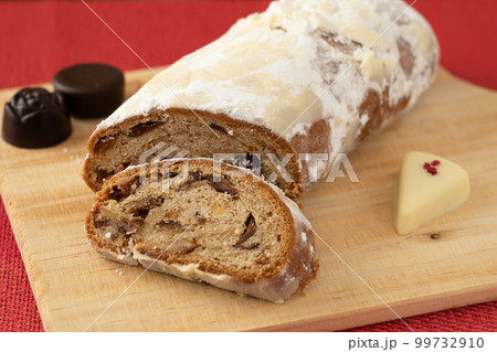 シュトレンを切ったところ シュトレンを切ったところ 99732910