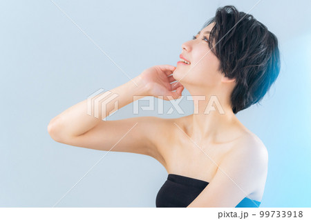 女性　ビューティー　美容　スキンケア 99733918