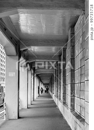 ガード下の風景 99735718