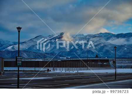 福井県 大野市にある道の駅から見た風景 福井県 大野市にある道の駅から見た風景 99736723