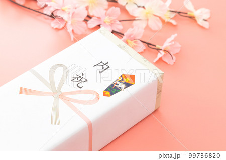 内祝い 贈答品 ピンク背景 内祝い 贈答品 ピンク背景 99736820