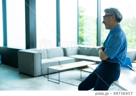 ビジネスシーン クールビズ ビジネスシーン クールビズ 99736957