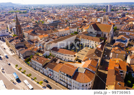 Agen with cathedral 99736965