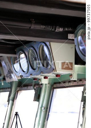 護衛艦の操舵室 99737505