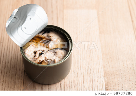 サバ缶　鯖の缶詰の写真素材 99737890